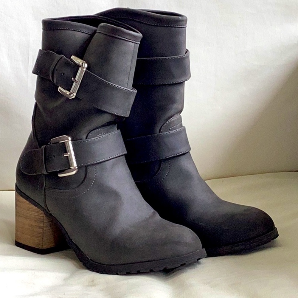 Diba motorcycle boots. Size 8